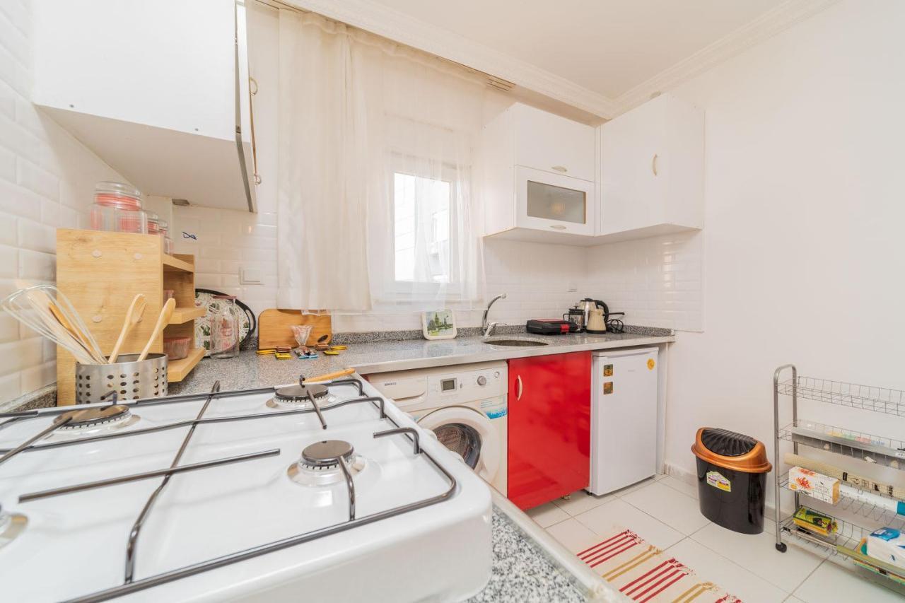 Flat In With Shared Pool And Garden *