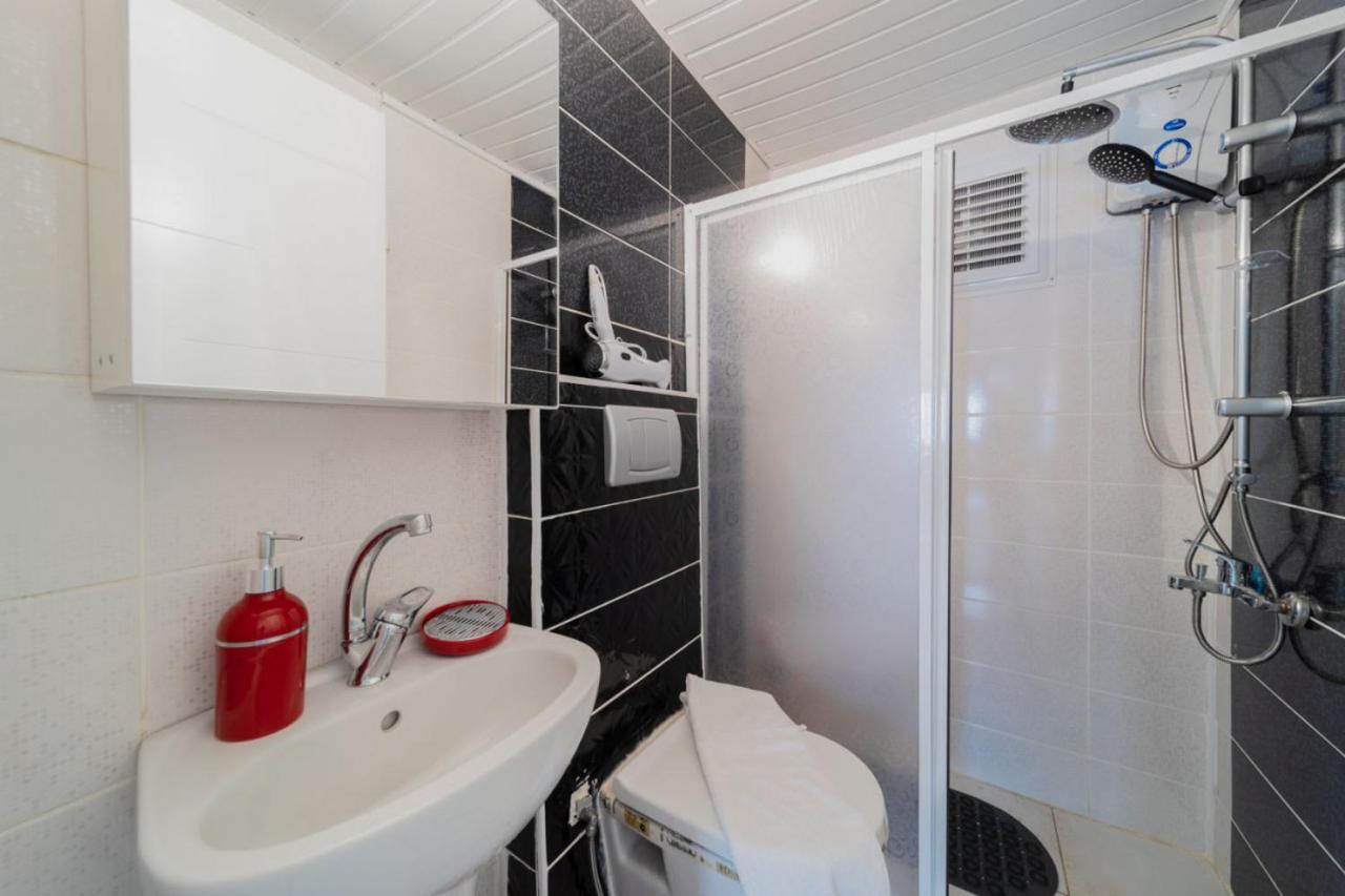 Appartement Flat In With Shared Pool And Garden *